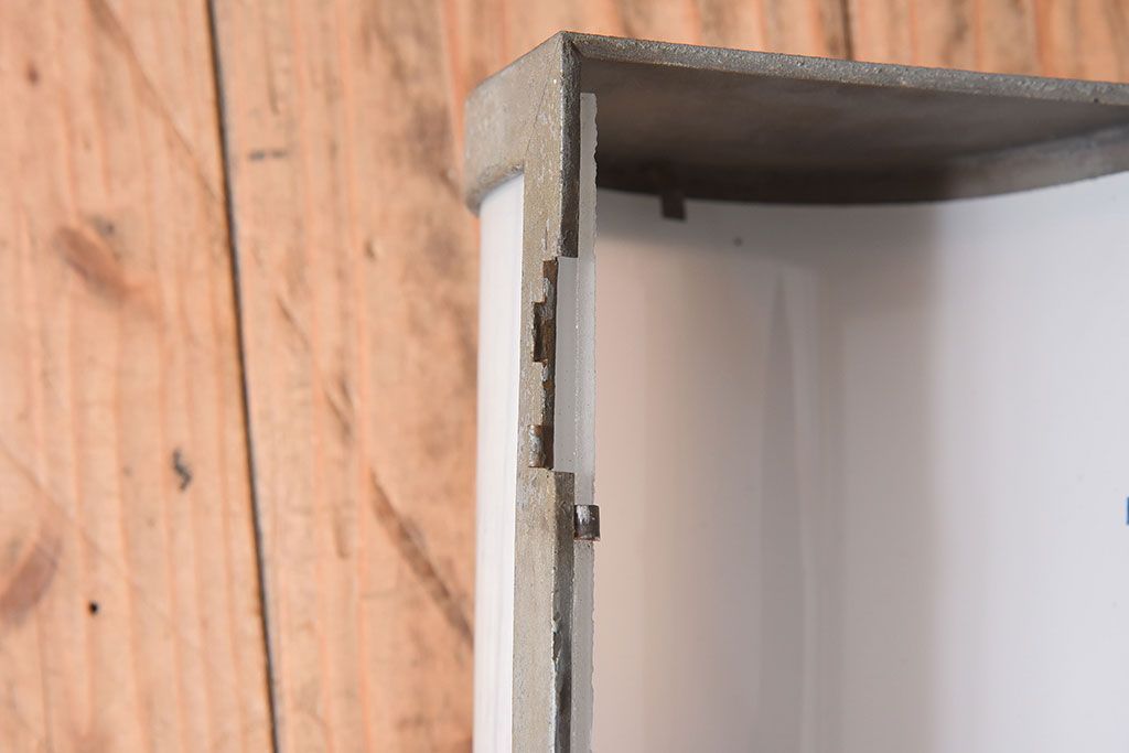 アンティーク　シャビーな壁付け照明カバー(シェード)