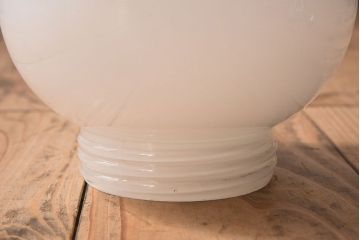 つぼみ型　白いガラスのアンティーク壁付け照明(ライト)