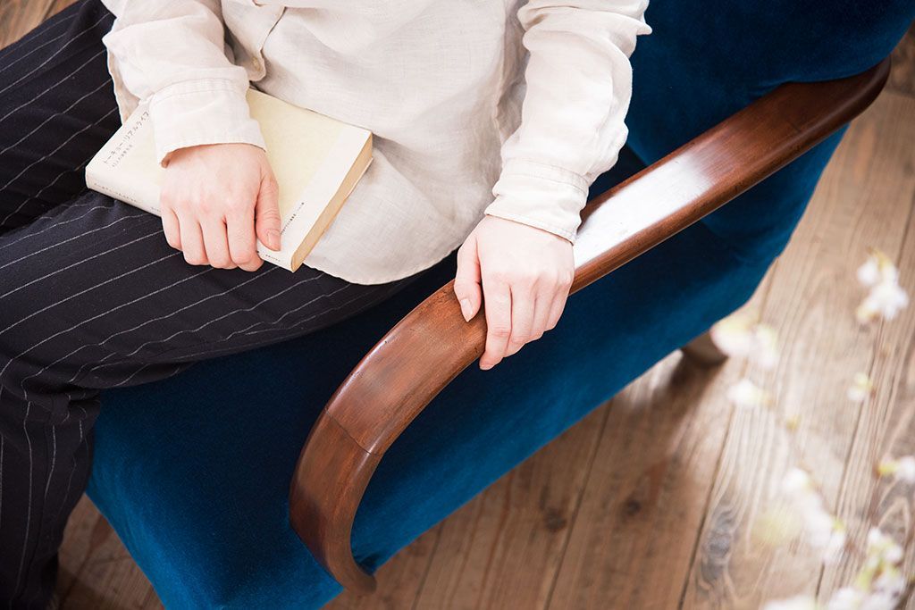 レトロ家具　レトロデザイン　おしゃれな一人掛けアンティークアームソファ