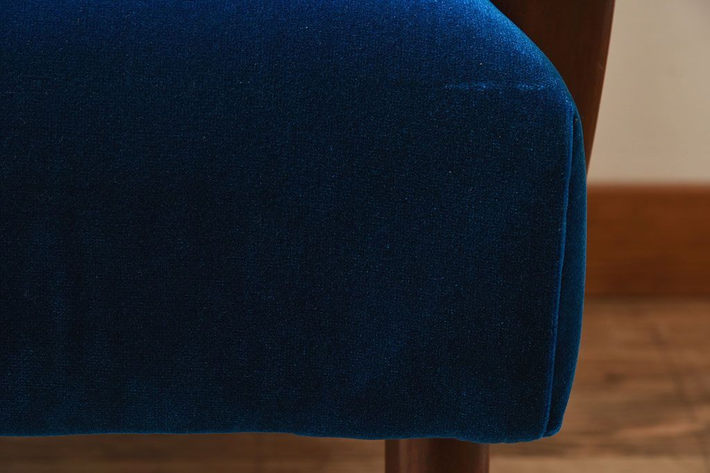 レトロ家具　レトロデザイン　おしゃれな一人掛けアンティークアームソファ