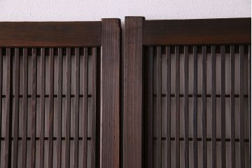 アンティーク　裏障子付き　上品なデザイン!モールガラス帯の格子戸2枚セット