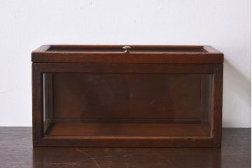 アンティーク雑貨　木製フレーム　レトロデザイン　小さなアンティークガラスケース(1)