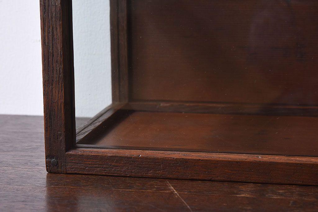 アンティーク雑貨　木製フレーム　レトロデザイン　小さなアンティークガラスケース(1)