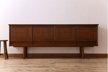 北欧家具　ビンテージ　ミッドセンチュリー　チーク材のサイドボード(リビングボード)
