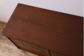 北欧家具　ビンテージ　ミッドセンチュリー　チーク材のサイドボード(リビングボード)