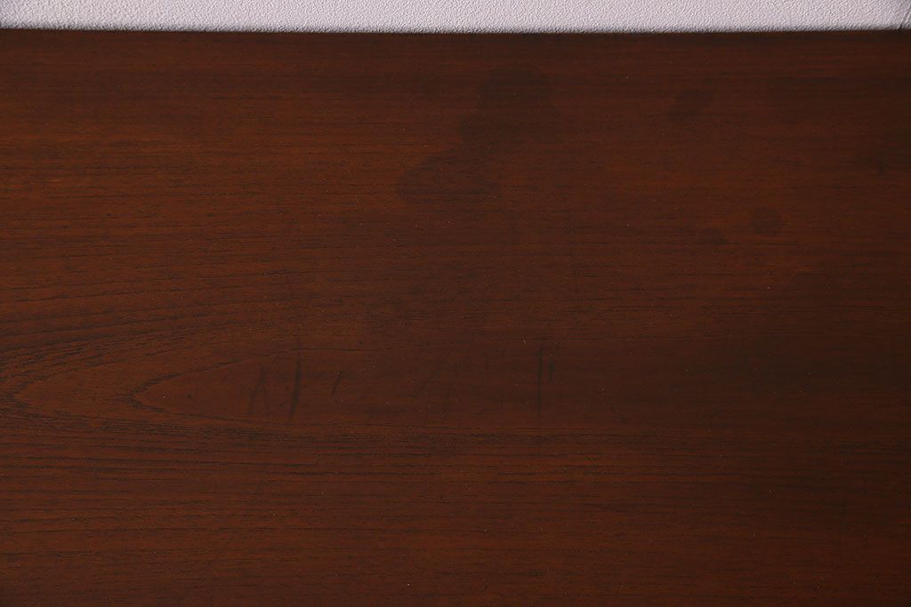 北欧家具　ビンテージ　ミッドセンチュリー　チーク材のサイドボード(リビングボード)