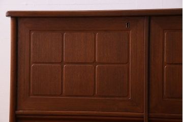 北欧家具　ビンテージ　ミッドセンチュリー　チーク材のサイドボード(リビングボード)