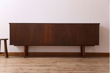 北欧家具　ビンテージ　ミッドセンチュリー　チーク材のサイドボード(リビングボード)