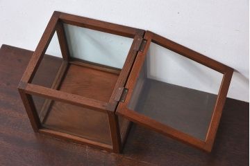 アンティーク雑貨　木製フレーム　レトロデザイン　小さなアンティークガラスケース(2)