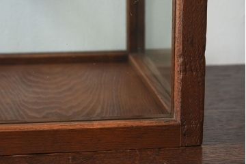 アンティーク雑貨　木製フレーム　レトロデザイン　小さなアンティークガラスケース(2)