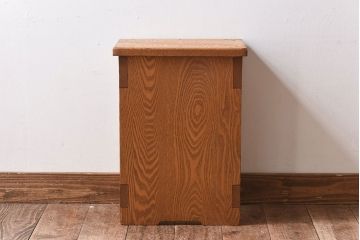 中古　楡材　学校の角スツール(1)