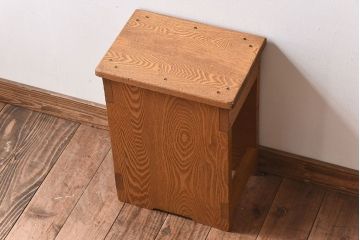 中古　楡材　学校の角スツール(1)