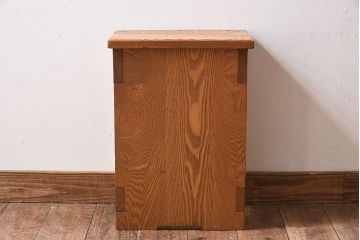 中古　楡材　学校の角スツール(1)