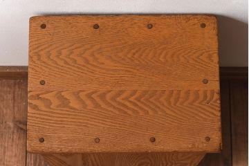 中古　楡材　学校の角スツール(2)