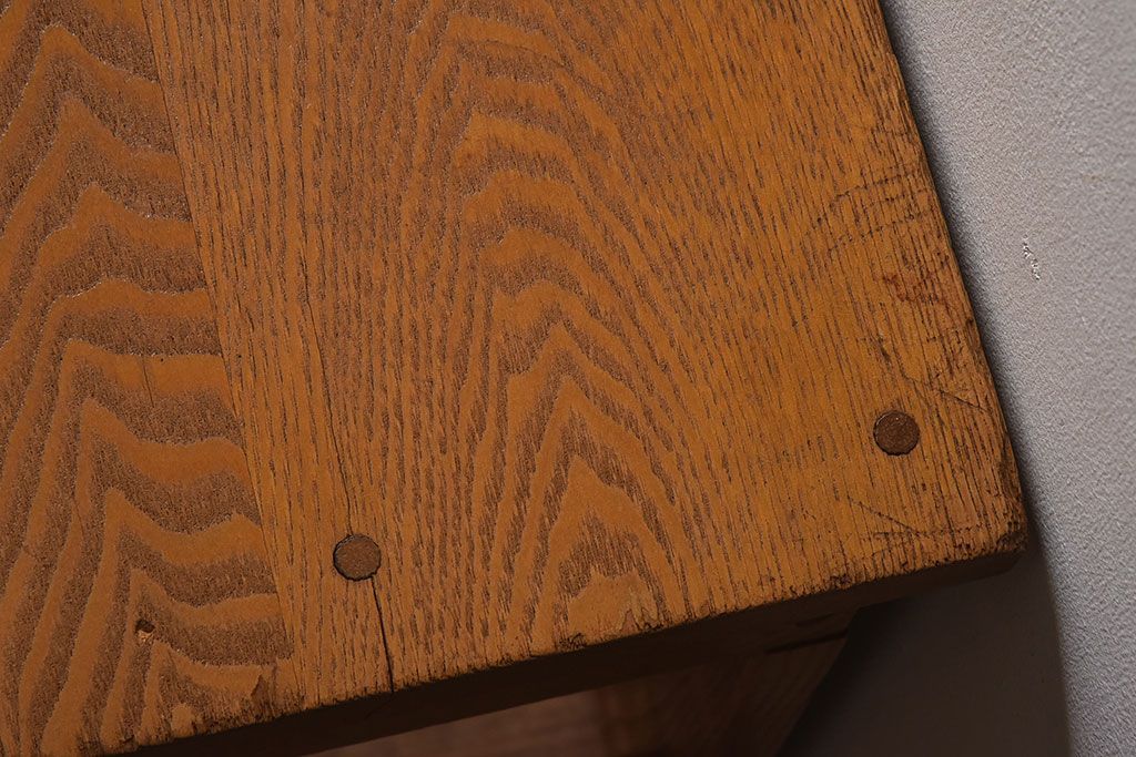 中古　楡材　学校の角スツール(2)