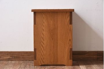 中古　楡材　学校の角スツール(2)