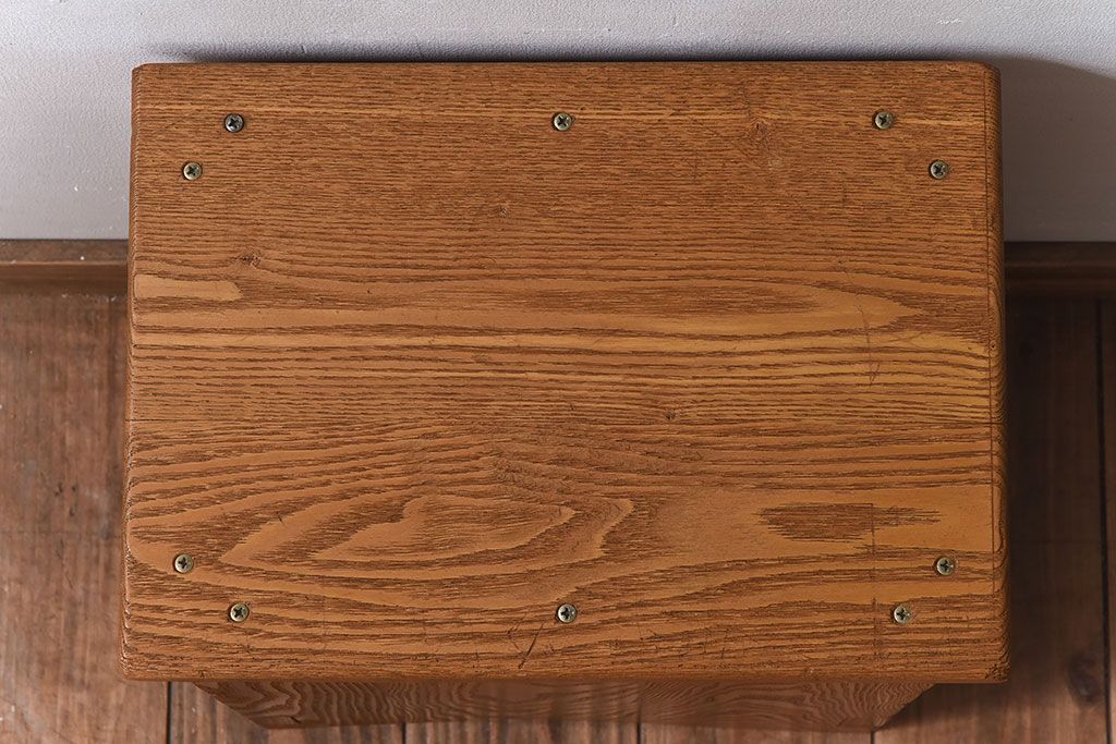 中古　楡材　学校の角スツール