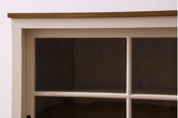 レトロ家具　レトロデザイン　アンティークペイント!クリアガラス引き戸の収納棚(戸棚)