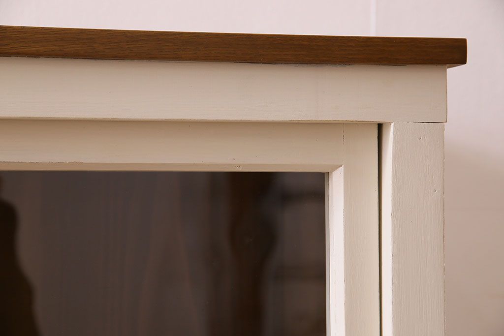 レトロ家具　レトロデザイン　アンティークペイント!クリアガラス引き戸の収納棚(戸棚)