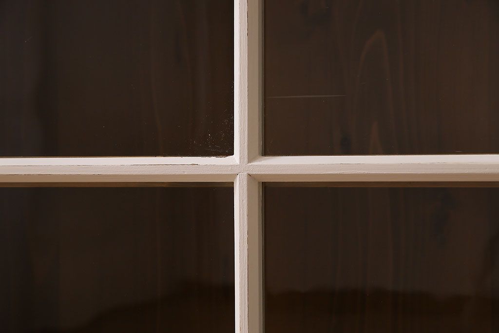 レトロ家具　レトロデザイン　アンティークペイント!クリアガラス引き戸の収納棚(戸棚)