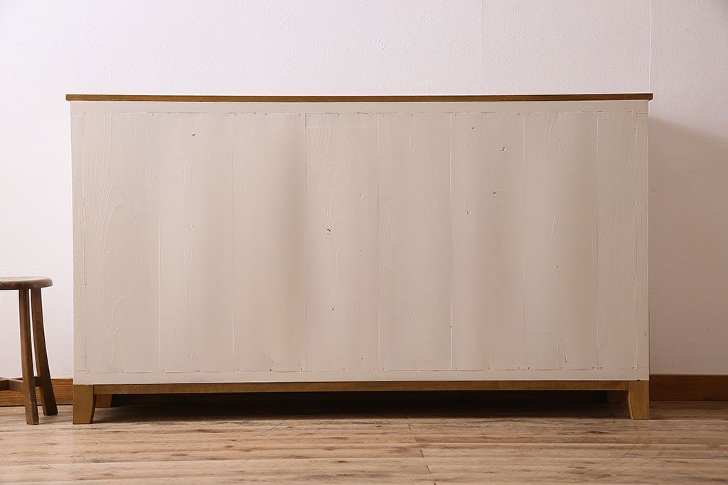 レトロ家具　レトロデザイン　アンティークペイント!クリアガラス引き戸の収納棚(戸棚)