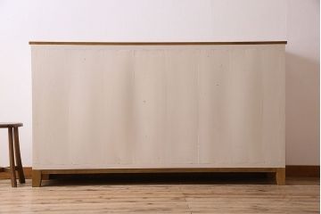 レトロ家具　レトロデザイン　アンティークペイント!クリアガラス引き戸の収納棚(戸棚)