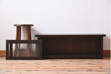 アンティーク家具　欅材天板付き!チェッカーガラス引き戸の小さなアンティークローボード