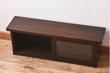 アンティーク家具　欅材天板付き!チェッカーガラス引き戸の小さなアンティークローボード