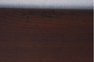 アンティーク家具　欅材天板付き!チェッカーガラス引き戸の小さなアンティークローボード