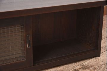 アンティーク家具　欅材天板付き!チェッカーガラス引き戸の小さなアンティークローボード