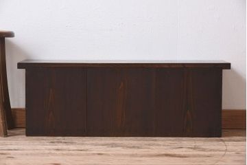 アンティーク家具　欅材天板付き!チェッカーガラス引き戸の小さなアンティークローボード