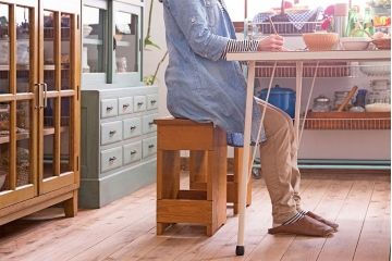 中古家具　楡材　学校の角スツール(1)