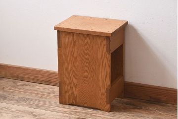 中古家具　楡材　学校の角スツール(2)