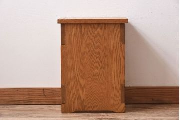 中古家具　楡材　学校の角スツール(2)