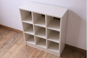 レトロ家具　アンティーク　ペイント　小ぶりサイズ!シンプルでレトロなマス目棚(収納棚、飾り棚)