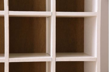 レトロ家具　アンティーク　ペイント　小ぶりサイズ!シンプルでレトロなマス目棚(収納棚、飾り棚)