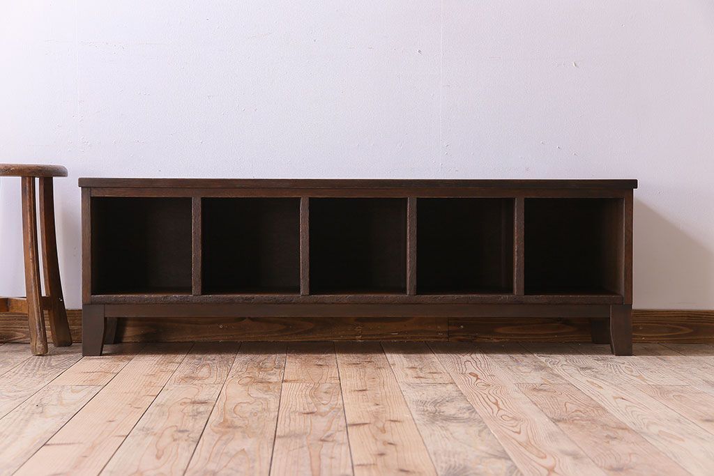 アンティーク家具　脚付き!古い木のアンティークマス目ローボード(収納棚、飾り棚)