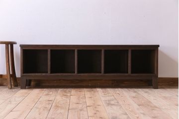 アンティーク家具　脚付き!古い木のアンティークマス目ローボード(収納棚、飾り棚)