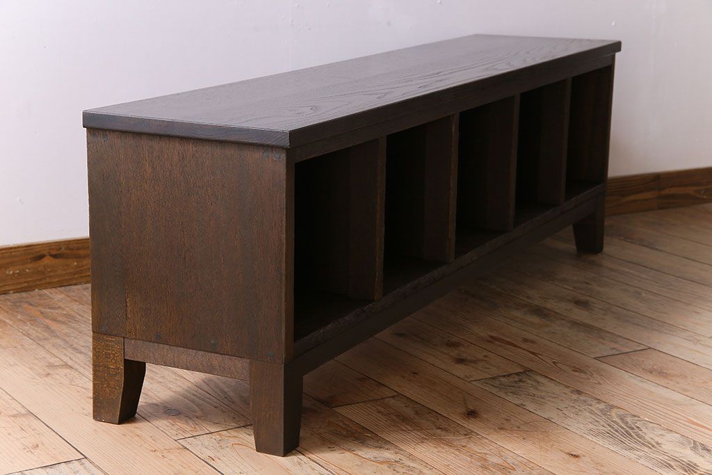 アンティーク家具　脚付き!古い木のアンティークマス目ローボード(収納棚、飾り棚)