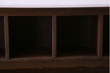 アンティーク家具　脚付き!古い木のアンティークマス目ローボード(収納棚、飾り棚)