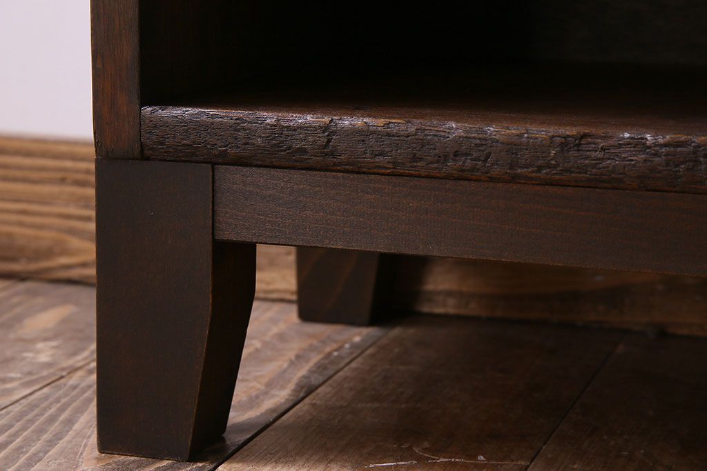 アンティーク家具　脚付き!古い木のアンティークマス目ローボード(収納棚、飾り棚)