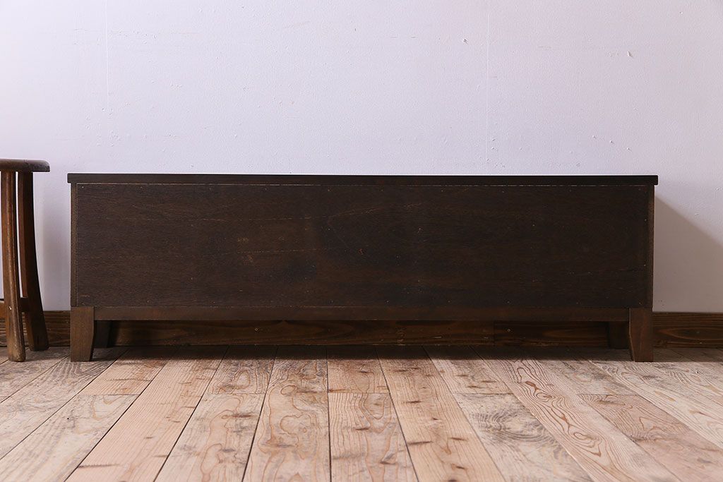 アンティーク家具　脚付き!古い木のアンティークマス目ローボード(収納棚、飾り棚)