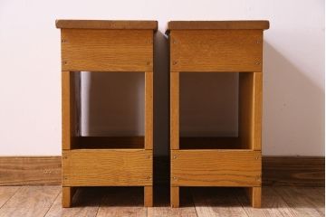 中古　楡材　学校の角スツール2脚セット(1)