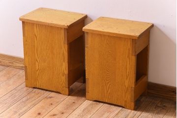 中古　楡材　学校の角スツール2脚セット(1)