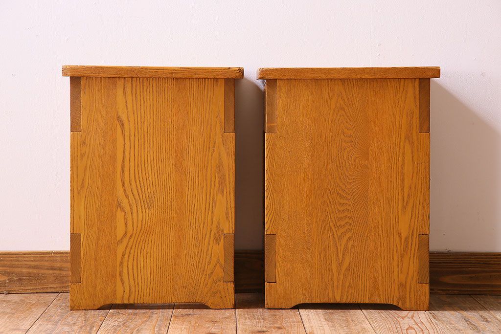 中古　楡材　学校の角スツール2脚セット(1)