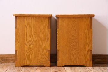 中古　楡材　学校の角スツール2脚セット(1)