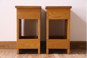 中古　楡材　学校の角スツール2脚セット(1)
