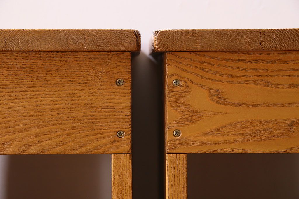 中古　楡材　学校の角スツール2脚セット(1)