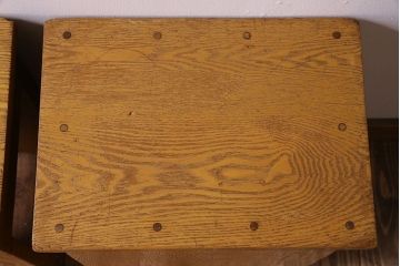中古　楡材　学校の角スツール2脚セット(1)