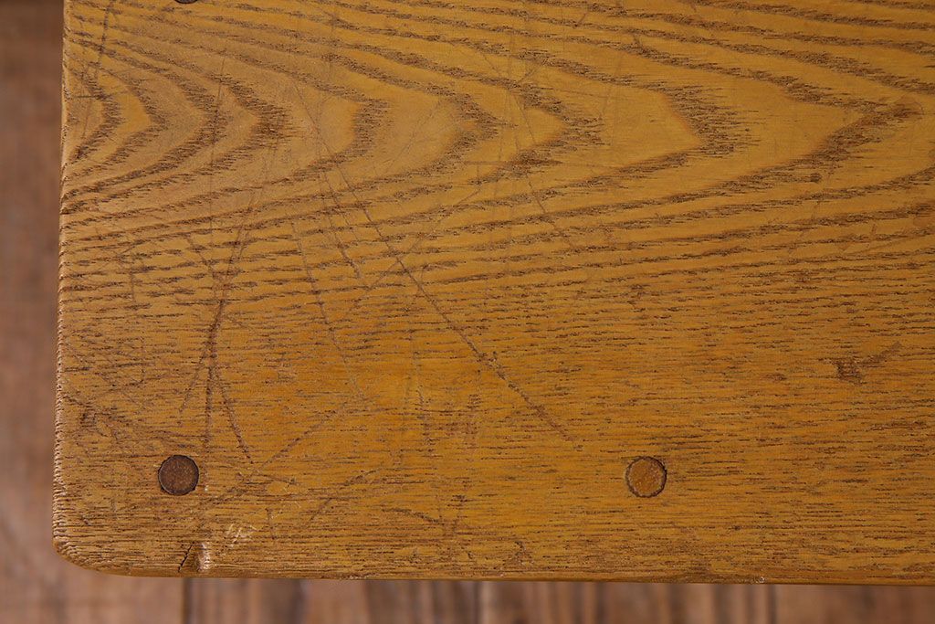 中古　楡材　学校の角スツール2脚セット(1)